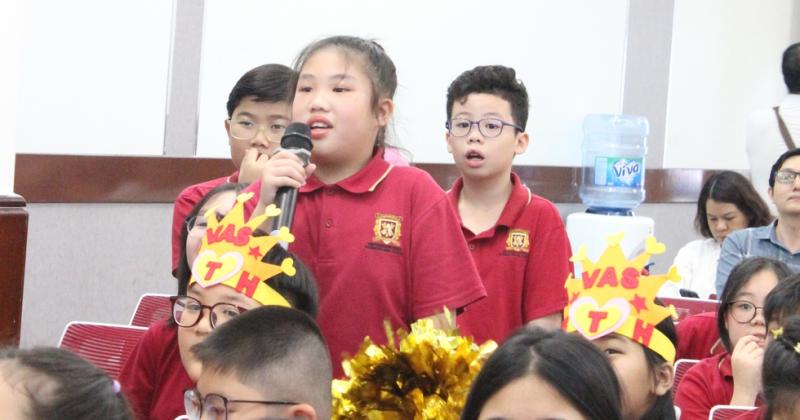 'Con hỏi AI 20 câu, máy đều trả lời, hỏi mẹ câu thứ 3 mẹ đã la'- Ảnh 3.