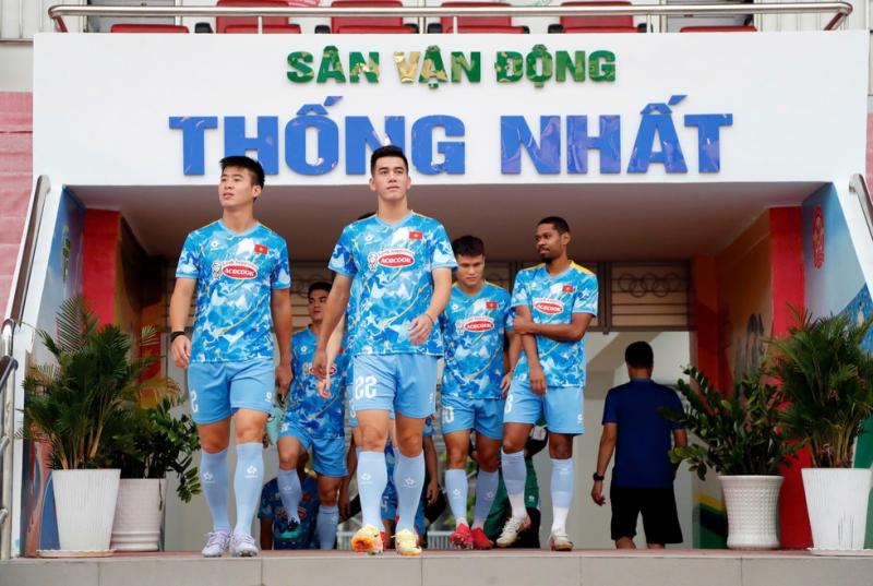 Đội tuyển Việt Nam và ông Kim tặng quà đặc biệt đến người hâm mộ TP.HCM- Ảnh 3.