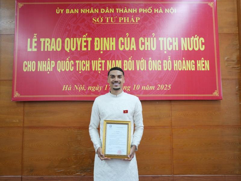 Trao quyết định nhập quốc tịch Việt Nam cho Đỗ Hoàng Hên: Khoác áo đội tuyển với điều kiện nào?- Ảnh 2.