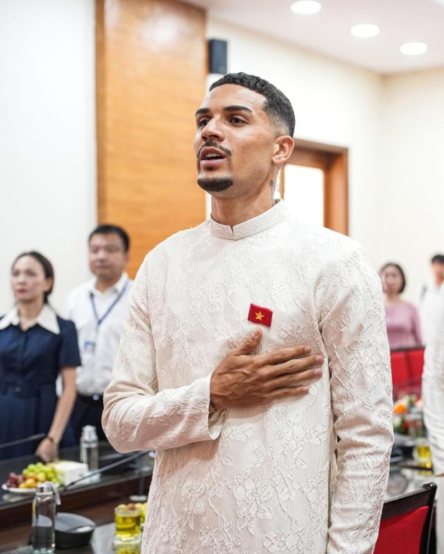 Đỗ Hoàng Hên xúc động khi trở thành công dân Việt Nam: 'Tôi khao khát cống hiến cho Tổ quốc'- Ảnh 3.