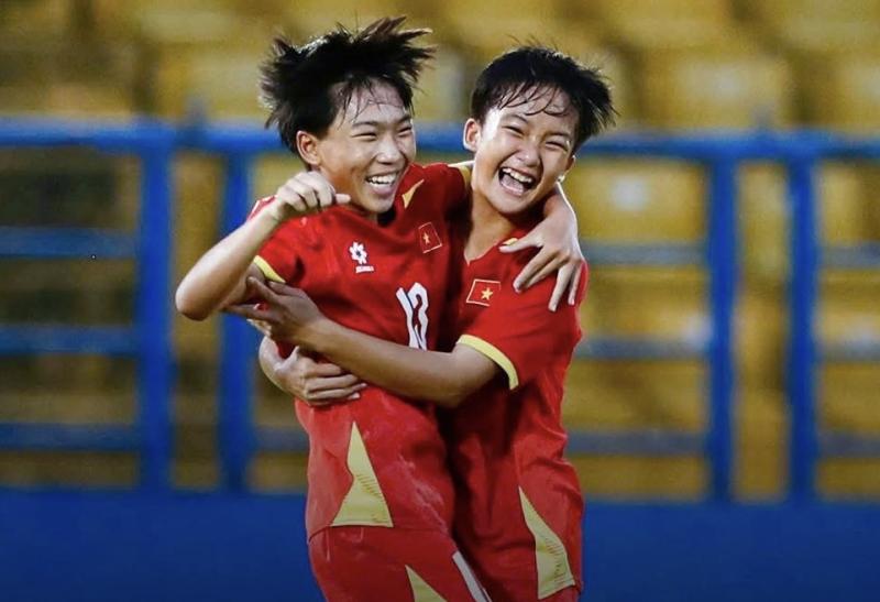 AFC gửi quà đặc biệt đến VFF và đội U.17 nữ Việt Nam- Ảnh 1.