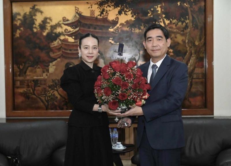Đại sứ Việt Nam tại Thái Lan ghi nhận thiện chí của FAT và Madam Pang sau sự cố nhầm Quốc kỳ- Ảnh 1.