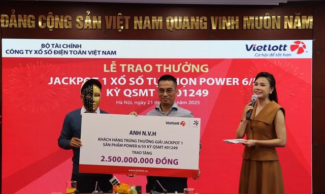 Thầy giáo ở Đà Nẵng trúng hơn 179 tỉ Vietlott- Ảnh 2.