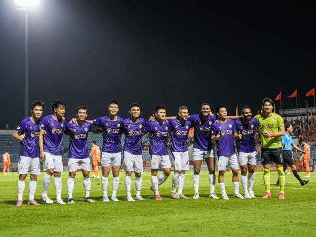 Bảng xếp hạng V-League mới nhất: Thắng dễ Đà Nẵng, CLB Hà Nội không còn chìm dưới đáy- Ảnh 2.