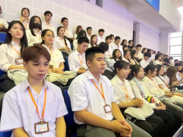 Một trường ĐH đặt mục tiêu giúp sinh viên tốt nghiệp đúng hạn - Ảnh 1.