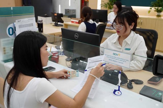 Cổ đông nhiều ngân hàng sắp đón nhận hàng ngàn tỉ đồng cổ tức - Ảnh 1.