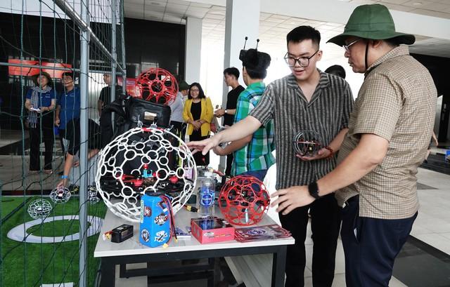Từ hôm nay có 3 khoản thu nhập được miễn thuế thu nhập cá nhân - Ảnh 1.