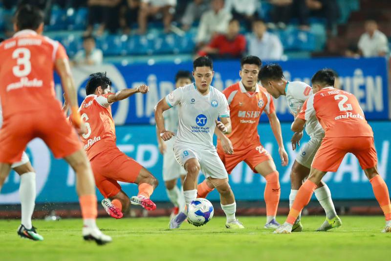 Bảng xếp hạng V-League mới nhất: CLB CAHN chạy thẳng lên tốp 2, HAGL bị đẩy xuống tận đáy- Ảnh 2.