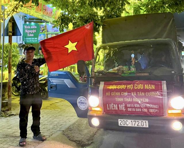 Người Thái Nguyên vượt đường xa cứu trợ Huế giữa lũ dữ đầy tình nghĩa - Ảnh 3.