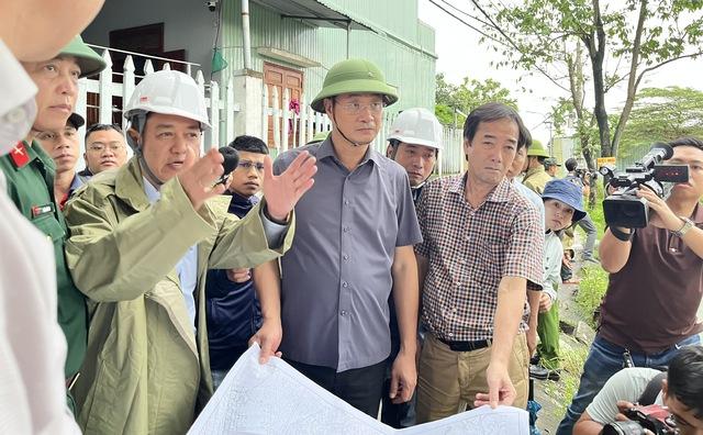 Bí thư Đà Nẵng Lê Ngọc Quang kiểm tra nhiều khu vực xung yếu trước bão Fengshen- Ảnh 2.