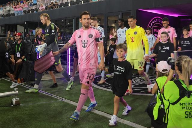 Messi đến Ấn Độ, Inter Miami mời Suarez gia hạn hợp đồng- Ảnh 1.