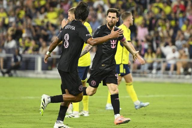 Messi ghi hat-trick lập kỷ lục bóng đá Mỹ, siêu phẩm của Ronaldo cũng chào thua- Ảnh 2.