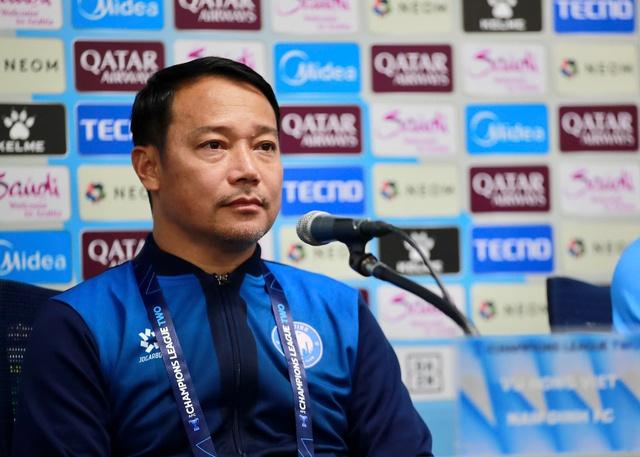 HLV Vũ Hồng Việt và trung vệ Nam Định 'nói cứng': 'Gamba Osaka cực mạnh, nhưng sẽ có bất ngờ'- Ảnh 1.