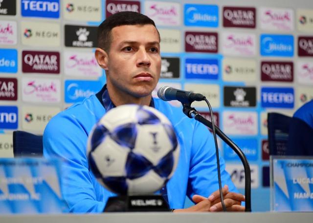 HLV Vũ Hồng Việt và trung vệ Nam Định 'nói cứng': 'Gamba Osaka cực mạnh, nhưng sẽ có bất ngờ'- Ảnh 2.