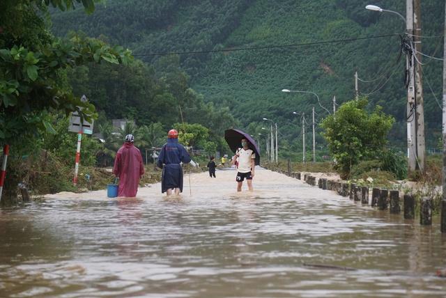 Đà Nẵng: Nhà trường được quyền cho học sinh nghỉ học để tránh bão Fengshen- Ảnh 1.