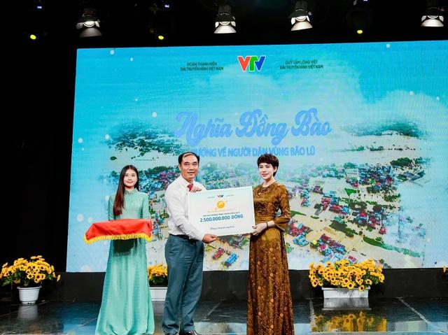 Sunshine Group góp 2,5 tỉ đồng cùng Quỹ Tấm lòng Việt hỗ trợ người dân vùng lũ - Ảnh 1.