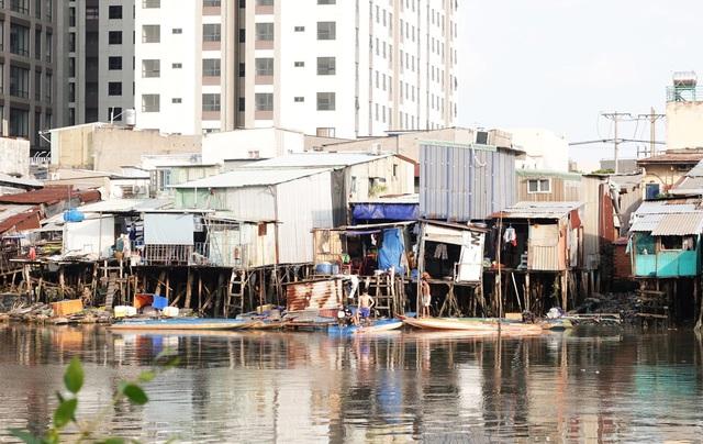 TP.HCM cập nhật tiến độ di dời và bồi thường nhà ven kênh - Ảnh 1.