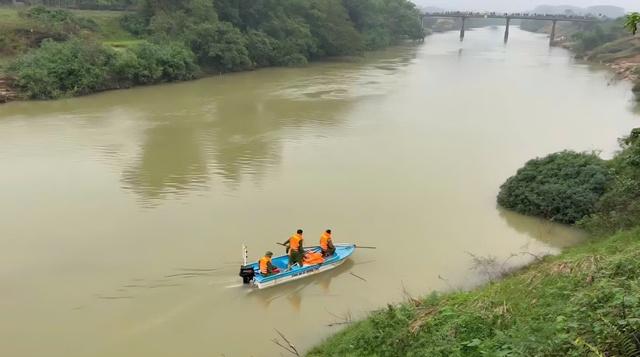 Hà Tĩnh: Người đàn ông nghi nhảy cầu trở về nhà sau 2 ngày 'mất tích'- Ảnh 1.