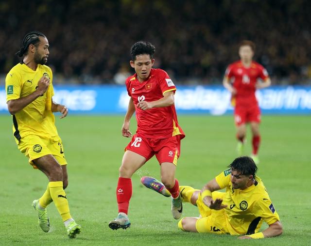 Cựu danh thủ Malaysia chỉ trích FAM thiếu tầm nhìn: 'Phải biết xấu hổ vì án phạt của FIFA'- Ảnh 1.