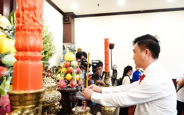 Lãnh đạo TP.HCM dâng hương Chủ tịch Hồ Chí Minh trước kỳ đại hội 'lịch sử'- Ảnh 1.
