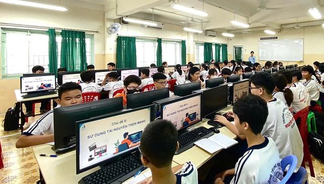 Sở GD-ĐT TP.HCM yêu cầu trường học ngăn chặn tội phạm lừa đảo học sinh- Ảnh 1.
