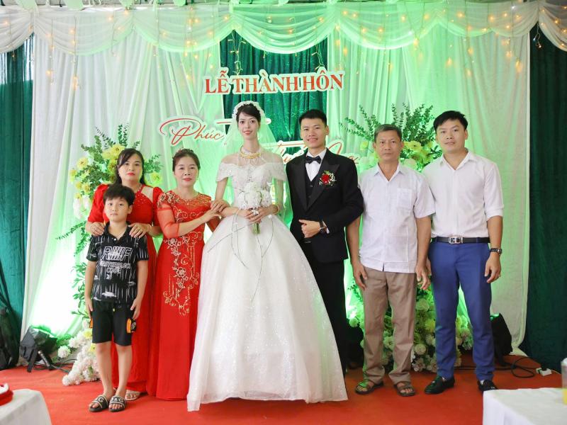 Cô dâu cao 1m85 và chú rể 1 m 80: Cặp đôi gây sốt trong giới trẻ - Ảnh 2.