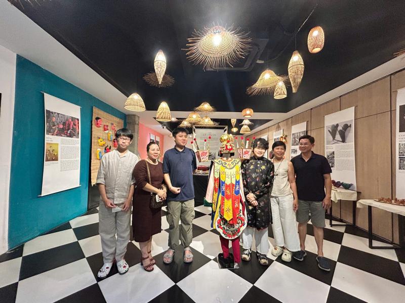 Bộ trang phục trung thu bị thất truyền cả trăm năm được phục dựng lại - Ảnh 3.