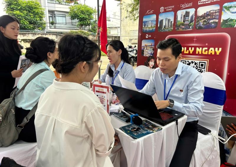 Nhiều việc làm lương từ 15-20 triệu đồng/tháng đang cần tuyển gấp- Ảnh 2.