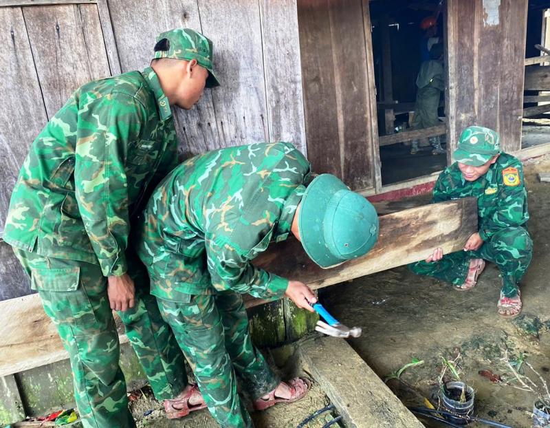 Rời làng vì sạt lở - Ảnh 2.
