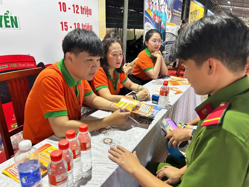 Hàng loạt việc làm lương từ 20 triệu đồng/tháng đang cần tuyển gấp- Ảnh 2.