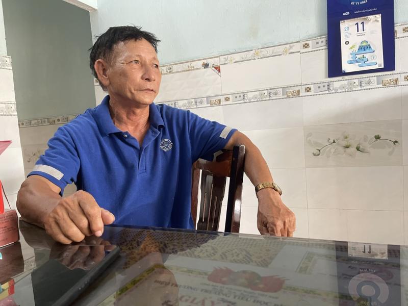 Chung dòng máu Lạc Hồng Giữa mưa lũ: Nghĩa cử cao đẹp của gia đình người bảo vệ - Ảnh 1.
