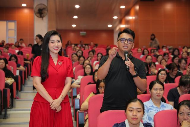 Giáo viên dạy, học ra sao để đón đầu xu thế dạy bằng tiếng Anh? - Ảnh 1.