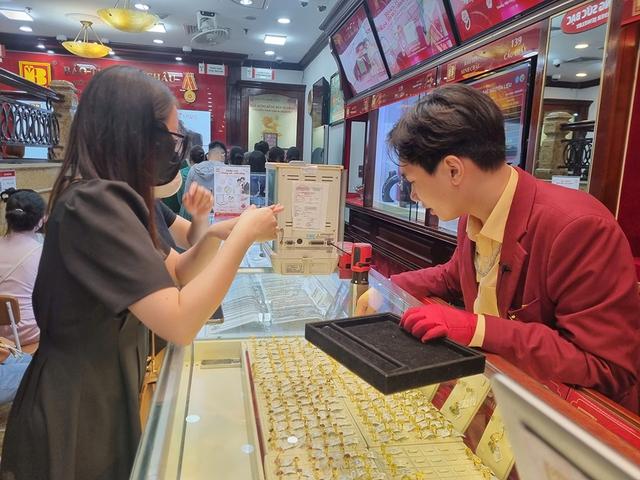Làm gì để hút vốn vàng trong dân?- Ảnh 2.