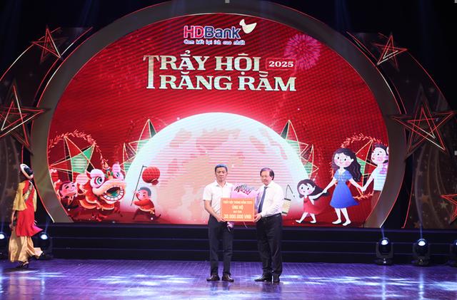 HD Bank - Trái tim sẻ chia cùng ‘Trẩy hội trăng rằm’- Ảnh 2.
