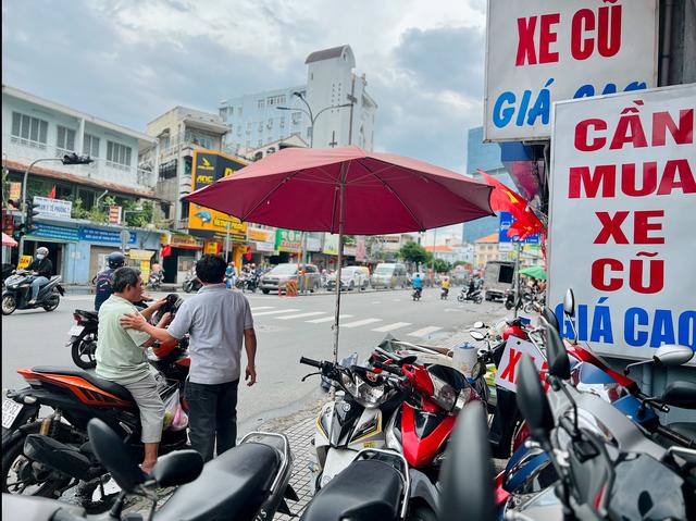 CSGT TP.HCM tổng rà soát giấy tờ xe: Xe không chính chủ cần làm gì? - Ảnh 1.