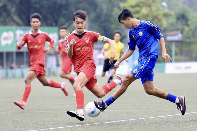 Kịch tính bóng đá sinh viên: 2 thẻ đỏ cùng 2 quả phạt đền, gay cấn đến giờ chót- Ảnh 2.