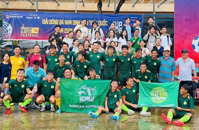 Kịch tính bóng đá sinh viên: 2 thẻ đỏ cùng 2 quả phạt đền, gay cấn đến giờ chót- Ảnh 7.