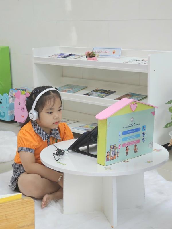 Robot AI kể chuyện ở thư viện thu hút trẻ mầm non TP.HCM - Ảnh 7.