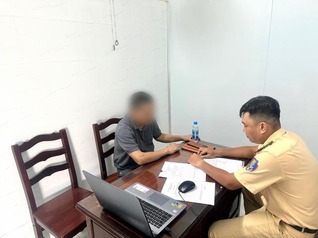 Tài xế ô tô đi ngược chiều bị CSGT phạt 19 triệu vì 'tiết kiệm thời gian'- Ảnh 2.