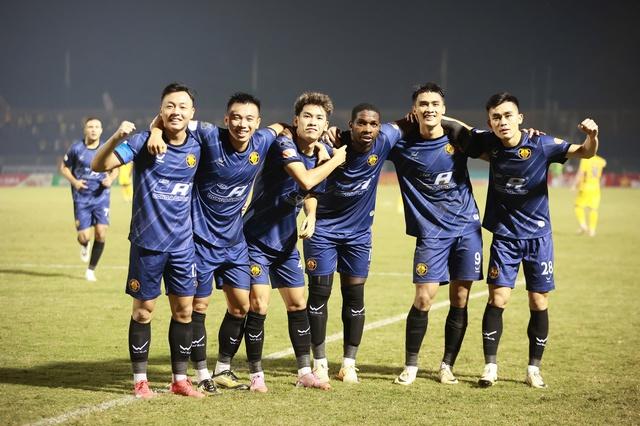 Đua trụ hạng V-League khốc liệt: HAGL và Thanh Hóa không từ bỏ, cựu vương lâm nguy- Ảnh 2.