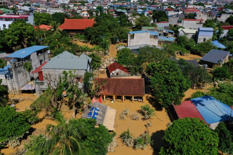 Nước lũ ở Thái Nguyên đang rút, từ trên cao thấy bùn non đặc quánh  - Ảnh 5.