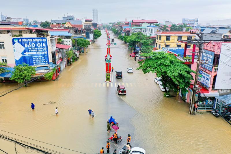 Thái Nguyên nhìn từ trên cao: Nước dâng cao bao vây trung tâm, người dân chạy lũ- Ảnh 9.