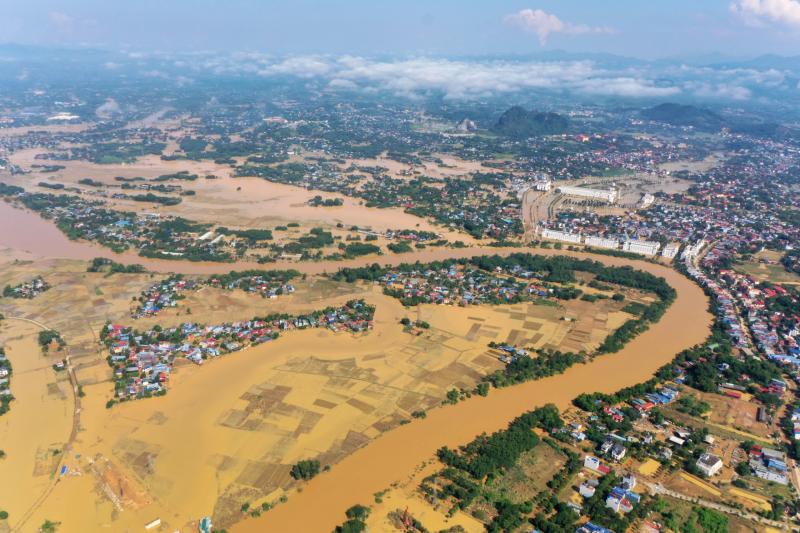 Nước lũ ở Thái Nguyên đang rút, từ trên cao thấy bùn non đặc quánh  - Ảnh 11.