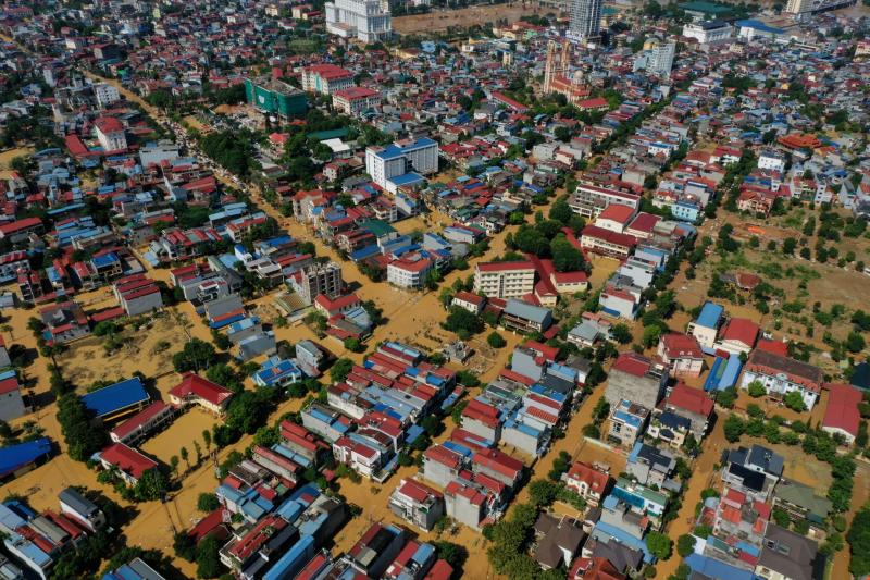 Nước lũ ở Thái Nguyên đang rút, từ trên cao thấy bùn non đặc quánh  - Ảnh 13.
