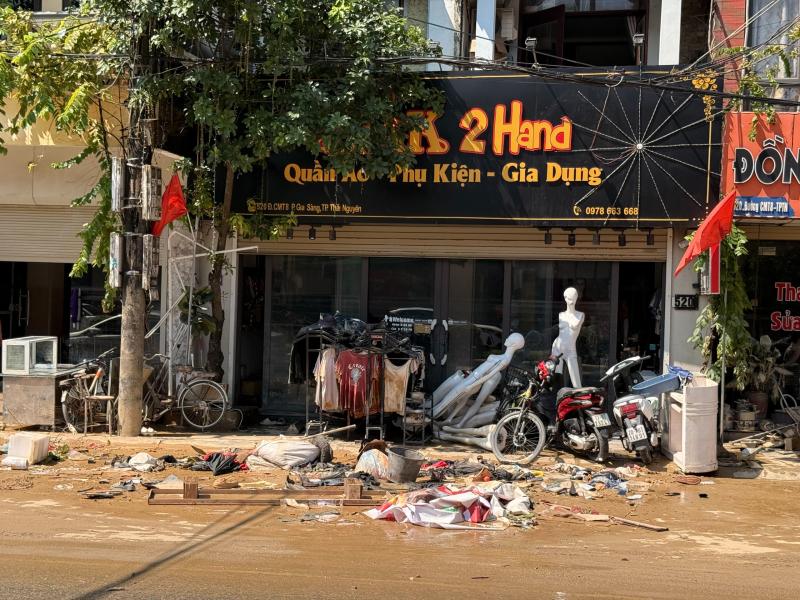 Cận cảnh Thái Nguyên ngổn ngang sau nước lũ rút và nỗi lo của người dân - Ảnh 13.