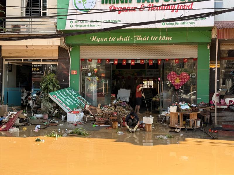Cận cảnh Thái Nguyên ngổn ngang sau nước lũ rút và nỗi lo của người dân - Ảnh 21.
