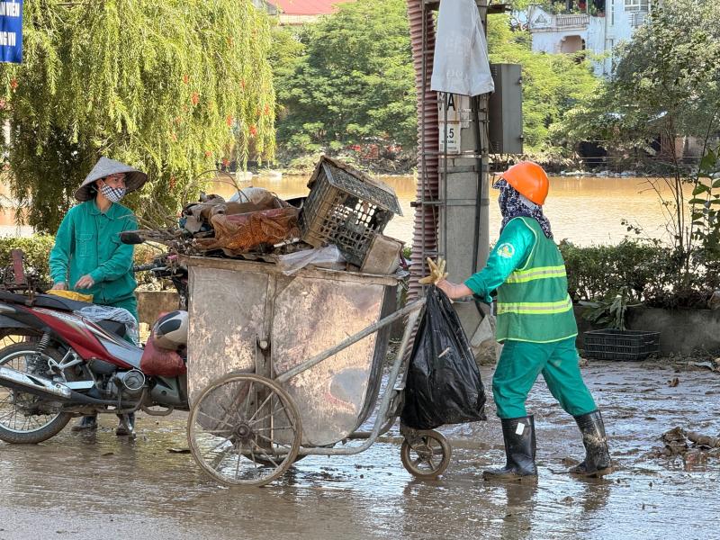 Cận cảnh Thái Nguyên ngổn ngang sau nước lũ rút và nỗi lo của người dân - Ảnh 20.
