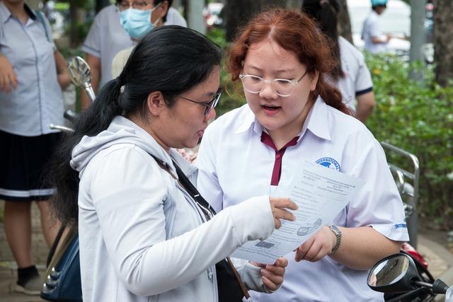 Phổ cập THPT: Nên thi hay xét tuyển sinh lớp 10 để giảm áp lực cho học sinh? - Ảnh 3. Phổ cập THPT: Nên thi hay xét tuyển sinh lớp 10 để giảm áp lực cho học sinh? - Ảnh 3.