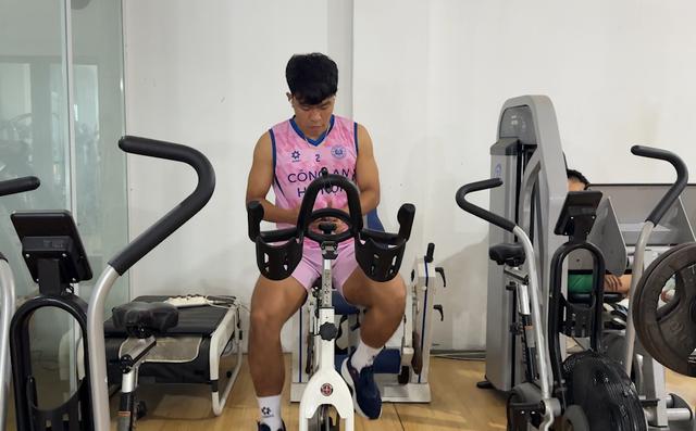 Trần Thành Trung ‘sánh bước’ cùng Vadim Nguyễn hội quân U.23 Việt Nam, Lý Đức vội tập gym- Ảnh 3.