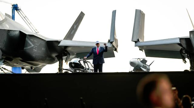 Tổng thống Trump muốn Mỹ từ bỏ đường đua máy phóng điện từ với Trung Quốc- Ảnh 1.
